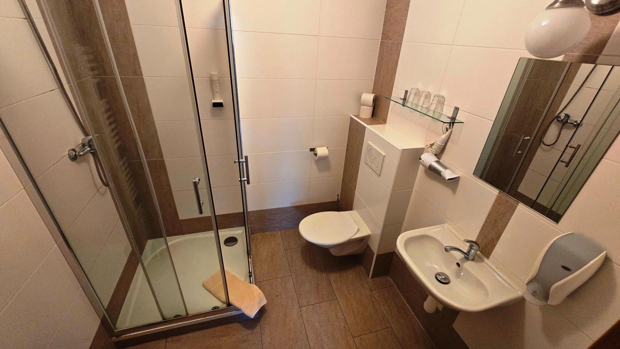 Dvur Perlova Voda Budyne nad Ohri Exterior foto