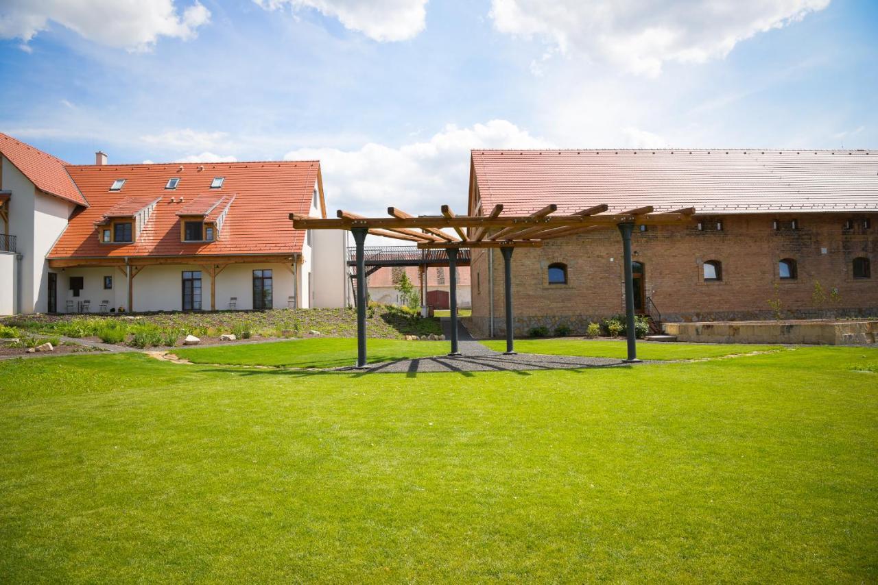 Dvur Perlova Voda Budyne nad Ohri Exterior foto